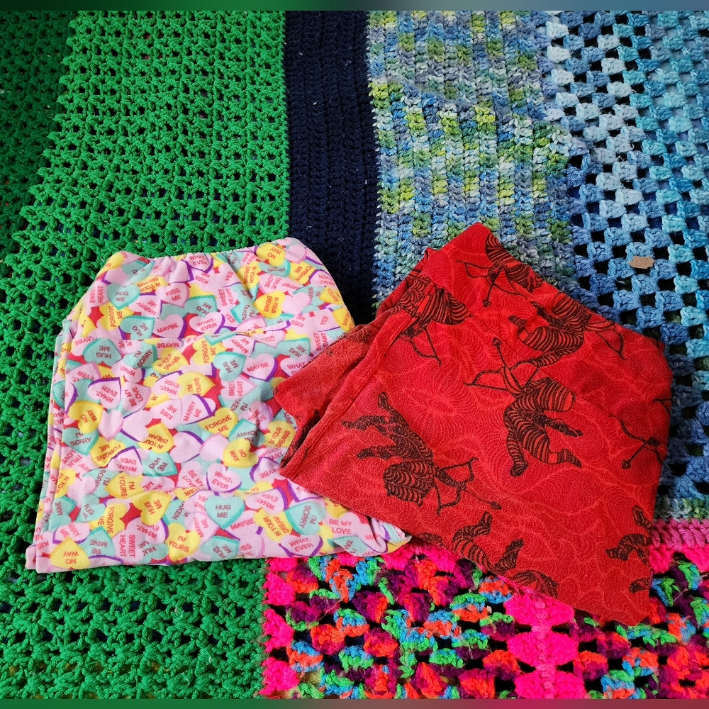 2 pairs of leggings